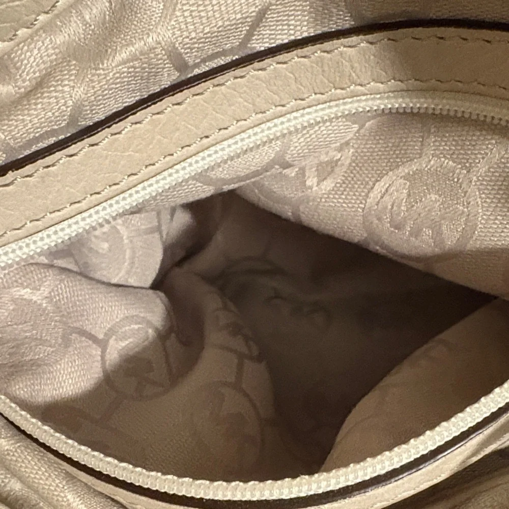 Michael Kors Elegant Tan Saffiano Leather Handbag